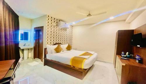 Deluxe Queen Room