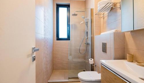 Three-Bedroom Deluxe Apartment