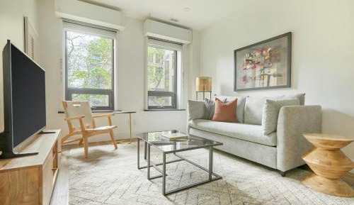One-Bedroom Superior Apartment with King Bed