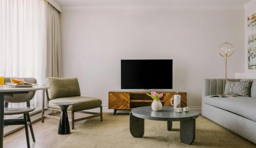 One-Bedroom Superior Apartment with King Bed, Sofa Bed and Balcony
