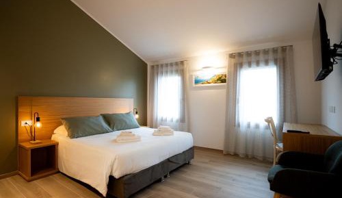 Single Room with Private Bathroom