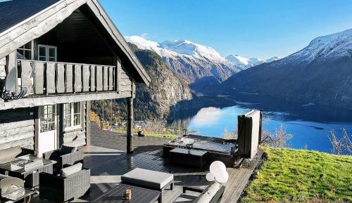 Five-Bedroom Holiday Home