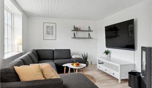 Nine-Bedroom Holiday Home