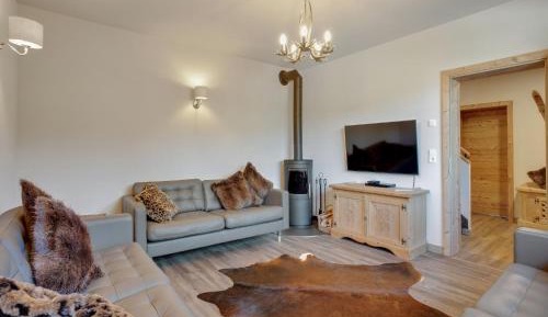 Eight-Bedroom Holiday Home