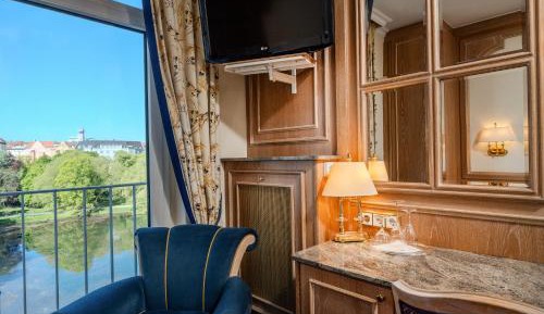 Standard Double Room with Lake View