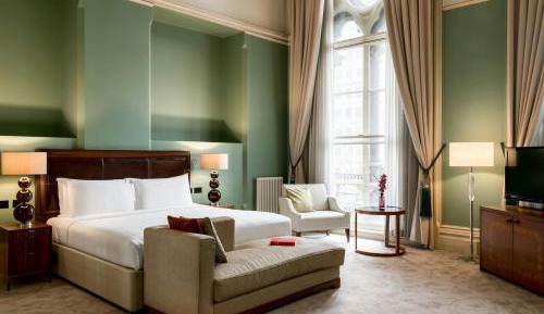 Grand Junior Suite with One King Bed