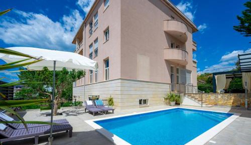 One-Bedroom Apartment with Terrace