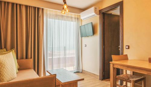 Luxury Two Bedroom Suite with Sea View & Outdoor Jetted Tub