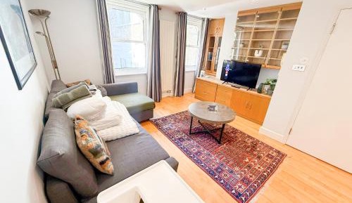 Four-Bedroom Deluxe Apartment