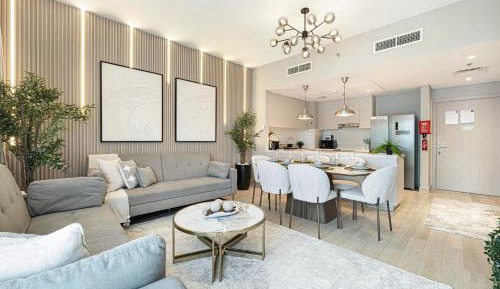 Four-Bedroom Apartment with Balcony 