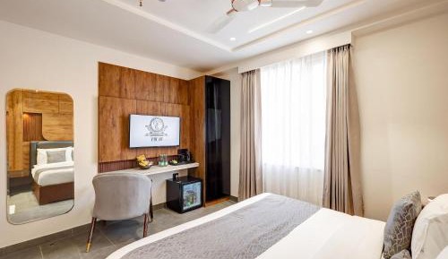 Tyche Suites - With City View