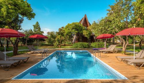 Bungalow with Garden View