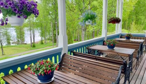 Family Room with Lake View