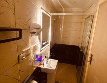 Guests will have a special experience as this holiday home offers a fireplace. Featuring a private entrance, this air-conditioned holiday home is consisted of of 1 living room, 2 separate bedrooms and 2 bathrooms with a bath and a shower. Guests can make 
