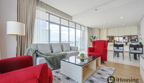 One-Bedroom Apartment with Balcony and Sea View