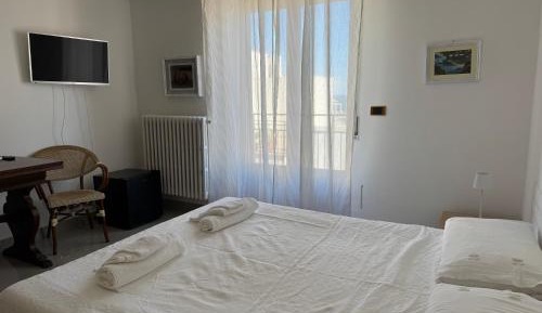 Deluxe Double Room with Bath