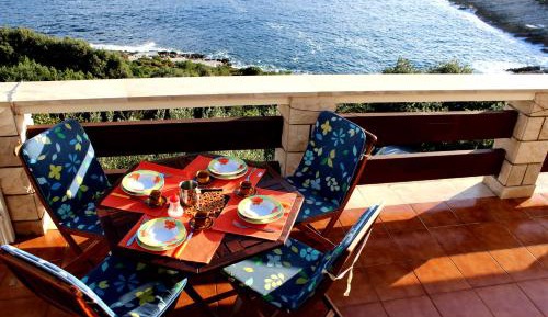 Comfort Two - Bedroom Apartment with Terrace and Sea View
