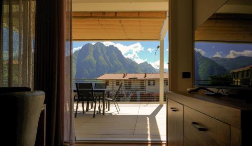 Two-Bedroom Apartment with Lake View