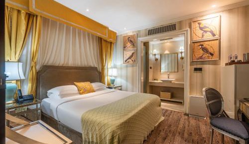 Deluxe Queen Room