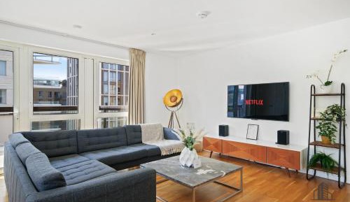 Three-Bedroom Apartment with Balcony