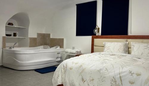 Studio with Spa Bath