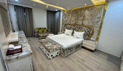 Three-Bedroom Apartment with Balcony