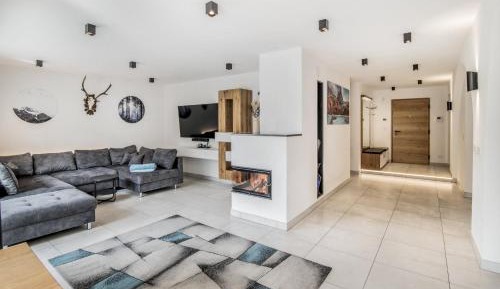 Two-Bedroom Apartment with Mountain View