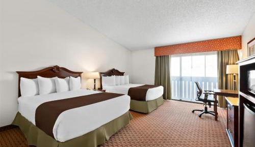 Queen Room with Two Queen Beds - Non-Smoking