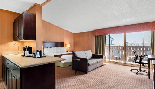 King Room with Kitchenette - Non-Smoking