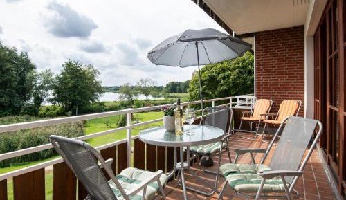 Apartment with Lake View