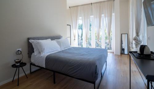 Double Room with Balcony and Garden View