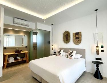 Suite with Pool View