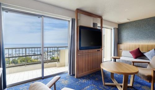 Deluxe Panorama View Family Room with private bathroom