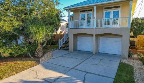 Three-Bedroom Holiday Home 