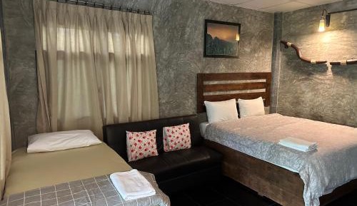 Deluxe Room (2 Adults + 1 Child)