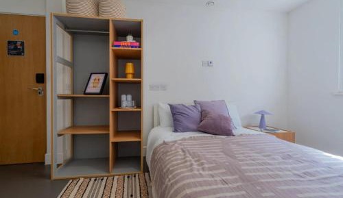 Single Room with Shared Bathroom