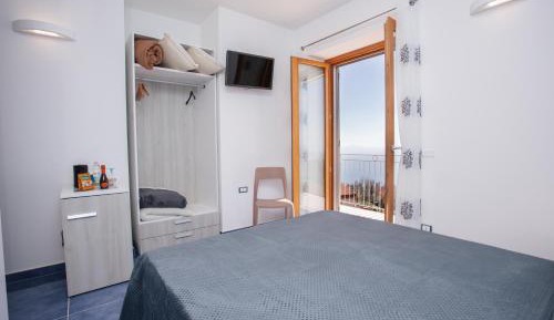 Double Room with Balcony and Sea View