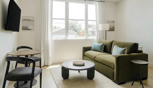 One-Bedroom Queen Apartment with Sofa Bed