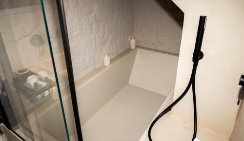 Deluxe Double Room (2 Adults + 1 Child)