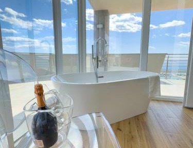 Deluxe Family Suite