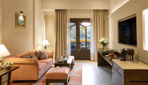 SeleQtions Suite - 2 Pints of beer per day , Shuttle to nearest beach, 2 piece laundry per day