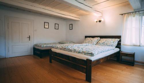 Economy Quadruple Room with Shared Bathroom