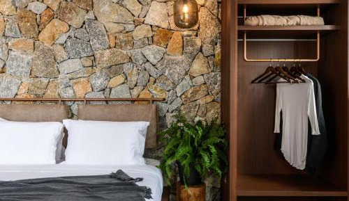 Deluxe Suite with Balcony and Sea View