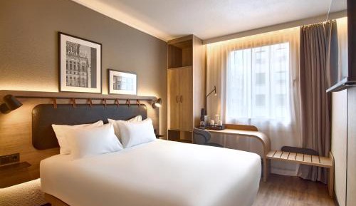 Superior Room - 1 Queen Bed