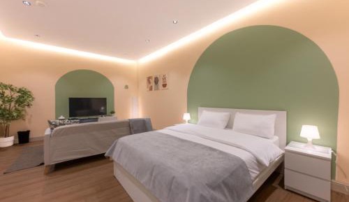 King Studio with Sofa Bed