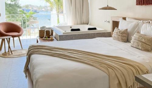 Deluxe Suite with Spa Bath