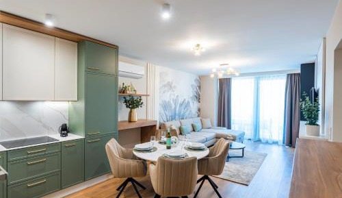 One-Bedroom Apartment with Lake View