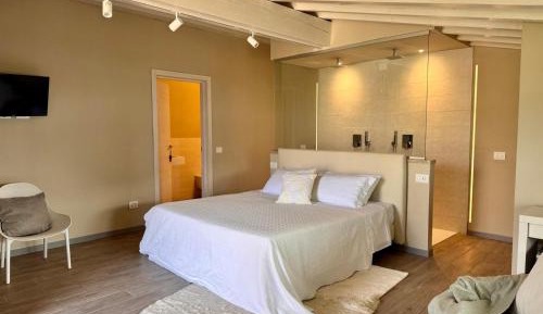 Suite with Lake View