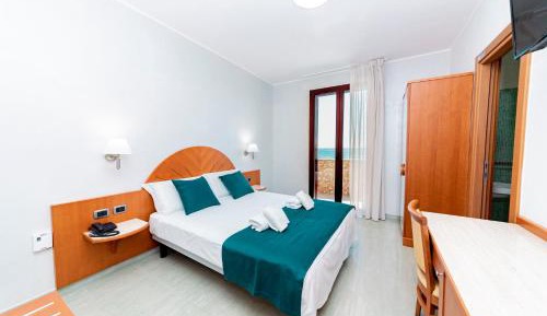 Double Room with Balcony and Sea View
