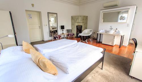 Deluxe Double Room with Bath